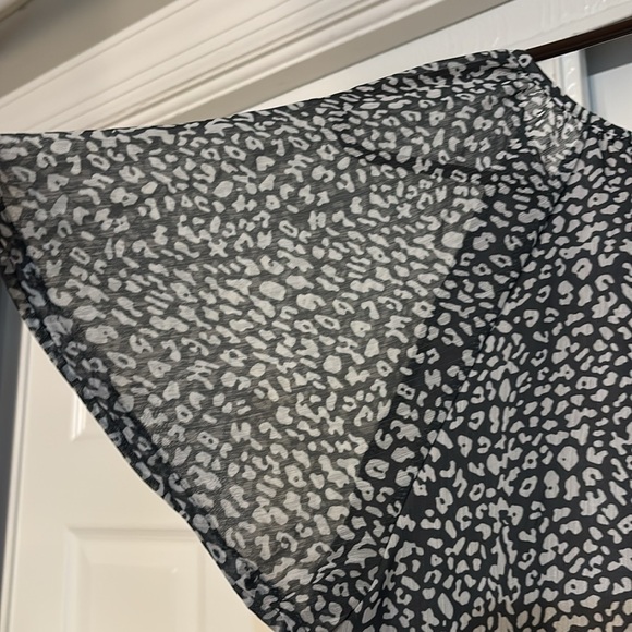 New with tag Ounaya M women blouse flowing sleeves sheer with lining - Picture 5 of 8